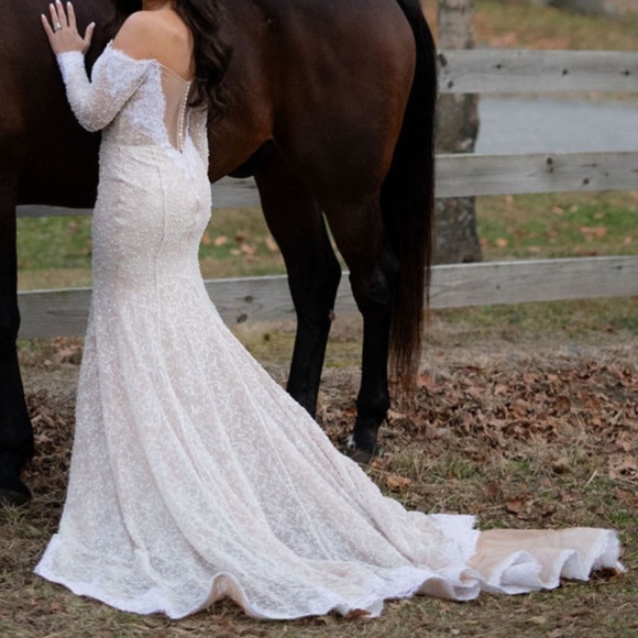 Custom lace wedding dress - Picture 2 of 6